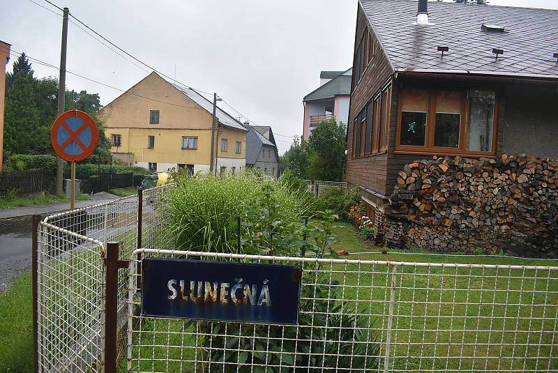 Osoblaha leží v Osoblažském výběžku, takže je obklopená Polskem. Je konečnou stanicí úzkokolejky Osoblažky.