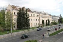 Zatím není jasné, co nahradí část areálu ve Fügnerově ulici a rovněž někdejší hlavní budovu nemocnice v Nádražní ulici. Město vypíše na využití ploch soutěž.