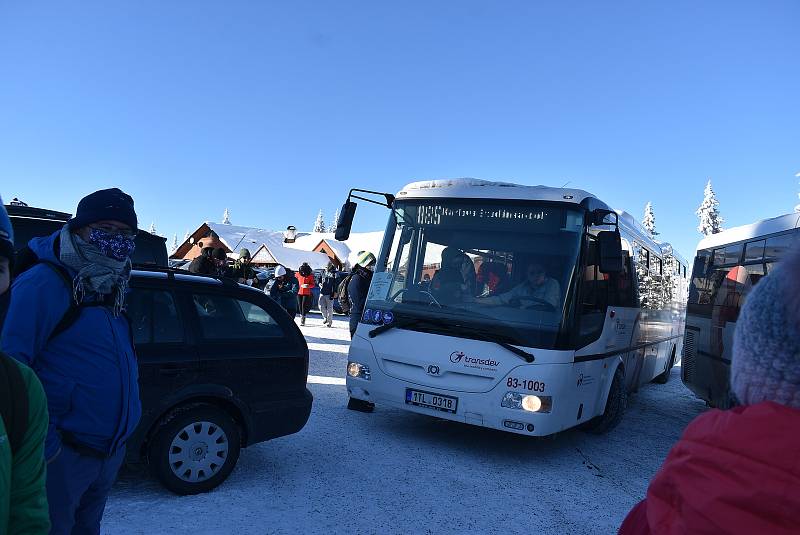 Cesta kyvadlovým autobusem z Hvězdy na Ovčárnu od 11. prosince 2022 podraží ze 40 na 50 korun. Zvýší se také ceny Turistické jízdenky Jeseníky ze 100 na 150 korun.