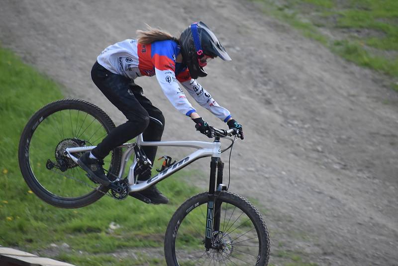 Bikepark Kopřivná v Jeseníkách pojal zahájení sezony jako zábavnou show pro celou rodinu.