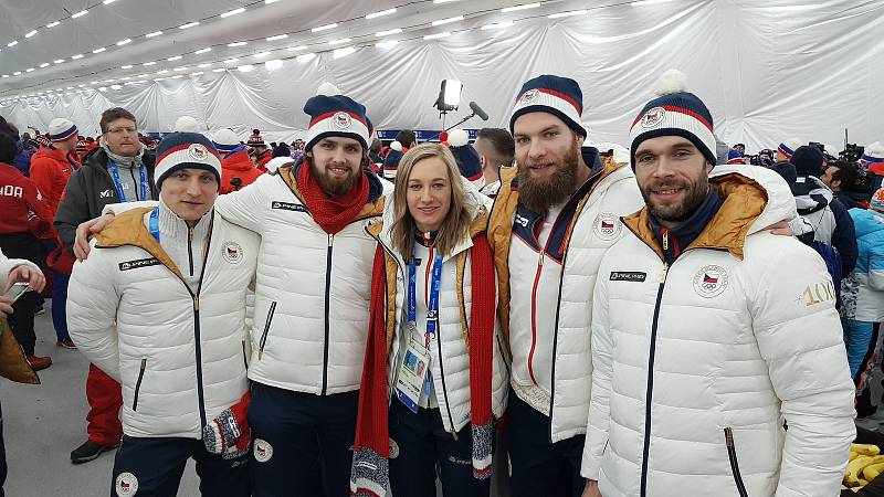 VERONIKA ZVAŘIČOVÁ se na olympiádě v Koreji zvěčnila s celou řadou vynikajících sportovců.