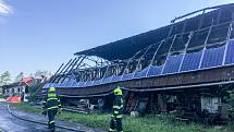 Prudký požár zemědělského objektu v obci Rusín na Brutnálsku si vyžádal vyhlášení druhého stupně požárního poplachu. 