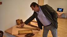 Petr Kruk v Bartultovicích představil svou celoživotní zálibu ve dřevu. Dokáže na něm vytvořit Lichtenbergovy obrazce, neboli zuhelnatělé stopy po vysokém napětí.