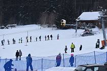 Ski areál Kopřivná v Jeseníkách hlásí výborné sněhové podmínky. Sobota 13. února 2021.