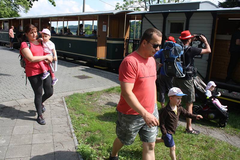 Mezinárodní den dětí připadl na sobotu 1. června. Jízda parním vlakem do Osoblahy s loupežníkem Hotzenplotzem bavila děti i rodiče.