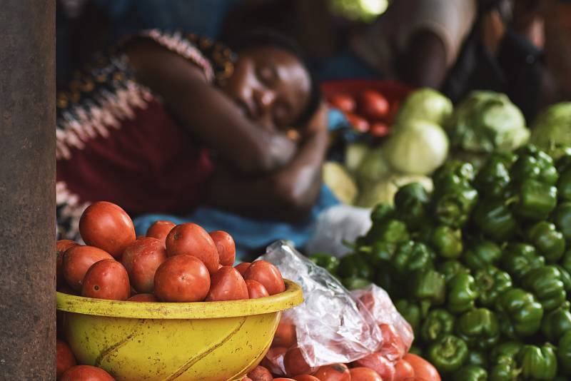 Nakupování na trhu v Ugandě si zamilovala cestovatelka Michaela Kosařová z Krnova. Produkty zemědělců z Ugandy a Tanzánie nabídnou také Africké trhy, které se konají 23.8. na krnovském náměstí.