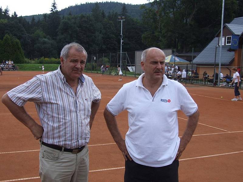 Vrbenský tenis je neodmyslitelně spojen s předsedou klubu Zdeňkem Valentou a bývalým předsedou Svatoplukem Vrbou.