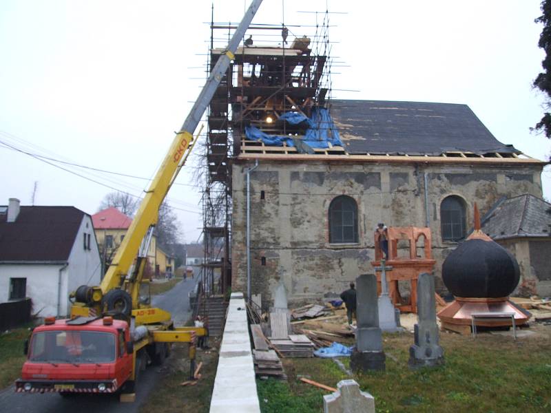 Býkovský kostel od války až do roku 2004 pořád jen chátral. Dnes má díky rekonstrukci novou fasádu, novou krytinu, nové jsou věž s bání, okna i dveře.