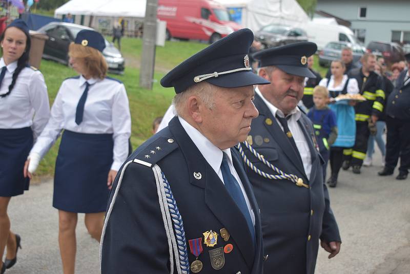 Hlinka přivítala návrat Rytíře. Dobrovolní hasiči připravili obřad žehnání praporu a oslavili 75 let od své jednotky. Vše uzavřela zábava Hlinka buduje, zpívá a tančí. Září 2021.