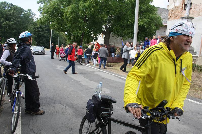 Byl to dojemný okamžik, když se v roce 2018 Češi a Němci setkali v Dívčím Hradě u památníků padlých. Společně oslavili konec první světové války před sto lety.