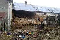 V Lichnově na Krnovsku se zřítila půda a část zdi jednoho domu. K nemilé události, která naštěstí nikoho nezranila, došlo ve středu 29. února 2012 ve večerních hodinách.