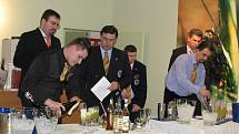 Učitel odborného výcviku bruntálské střední školy služeb zvítězil mezi profesionály v barmanské soutěži Bohemia Sekt Coctail Competition 2009.