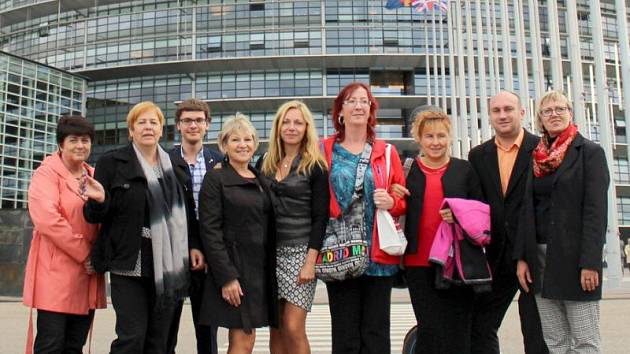 Delegace si na své výpravě do Francie našla čas na poznávání evropského parlamentu, ochutnávku francouských vín i prohlídku pamětihodností u Bodamského jezera v Německu.