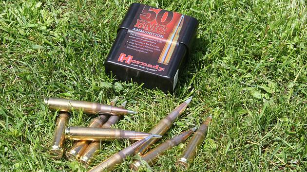 STŘELIVO 50 BMG je nejen přesné, ale také krásné. Váže se k němu příběh kanadského snipera, který zasáhl bojovníka Al-Káidy na 2430 metrů a zapsal se tím do historie.