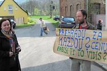 Odpůrci přehrady si hodně slibovali od předvolební rétoriky Andreje Babiše, ale po volbách se původně protestní hnutí ANO přidalo k zavedeným stranám a projekt podpořilo.