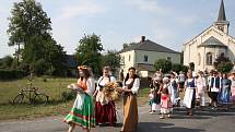 Dříve jsme byli zvyklí jezdit na dožínkové slavnosti do Polska. Nejdřív se tato tradice vrátila do Slezských Rudoltic. Rudoltické dožínky si našly řadu příznivců a dnes už patří k nejvýznamnějším událostem roku.