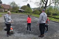 Strojní mlýn v Karlovicích doplnilo nové hřiště na pétanque. V rámci rodičovského klubu zde také připravili program pro rodiny s dětmi. 20. května 2023