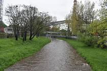 Na Krnovsku a Bruntálsku sice vydatně zapršelo, ale zvýšený průtok řeky zvládly. Nebyl důvod vyhlásit povodňovou aktivitu. 17. května 2023