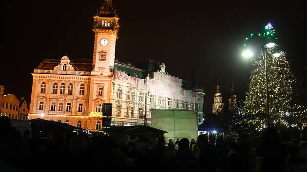 Česko polské adventní trhy na krnovském náměstí v roce 2018.