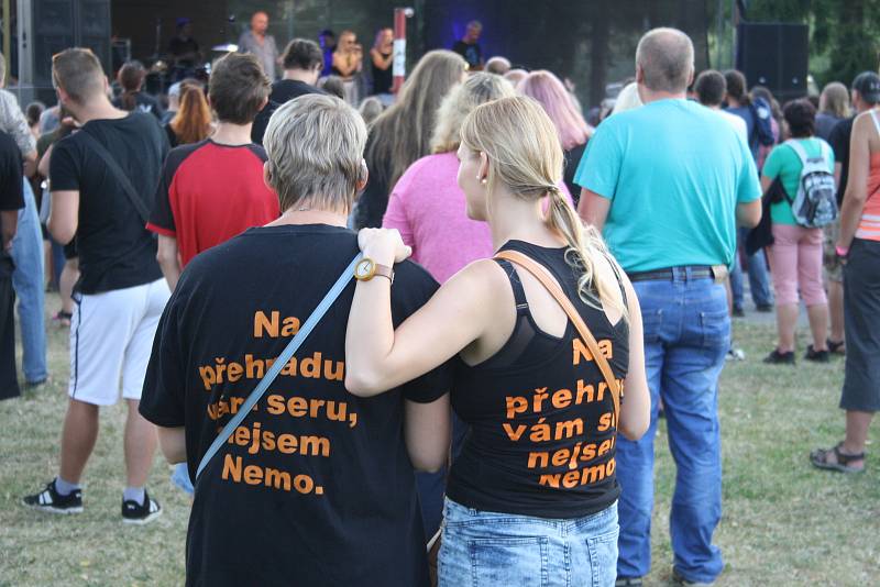 Festival Rockem proti přehradě v Nových Heřminovech.