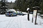 Za běžné situace by Skřítek byl rájem běžkařů. V sobotu 13. března zde policisté zastavovali auta, která přejížděla hranici mezi okresy Šumperk a Bruntál.