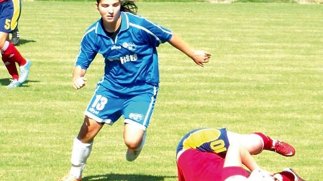 Dvě utkání za víkend odehrály fotbalistky Slavoje Olympie Bruntál. Svého dalšího divizního soupeře z Loděnice rozstřílely deseti góly, v poháru padly s Olomoucí a končí.