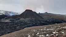 Edgar Kosař z Krnova kvůli koronaviru změnil plány a zůstal na Islandu. Díky tomu teď prožívá historický okamžik zrození nové sopky a turistického ruchu v úplné pustině.