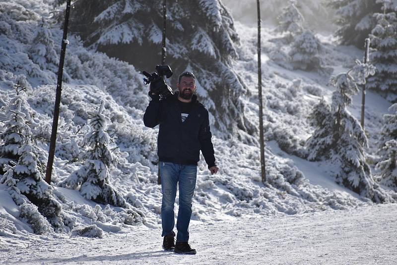 Nedělní výlet na Praděd byl jako bílá zimní pohádka zalitá sluncem. 13. prosince 2020.