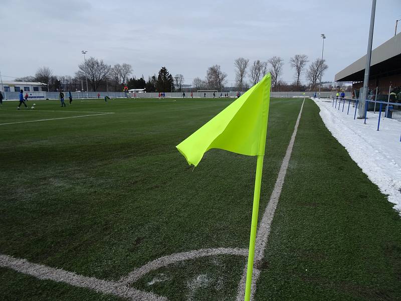 Velké okresní derby mezi Krnovem a Bruntálem se stalo šlágrem prvního jarního kola krajského přeboru. Snímky: Jan Pitřík