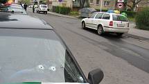 V úterý brzy ráno někdo v Krnově střílel na auta parkující v Hřbitovní ulici.