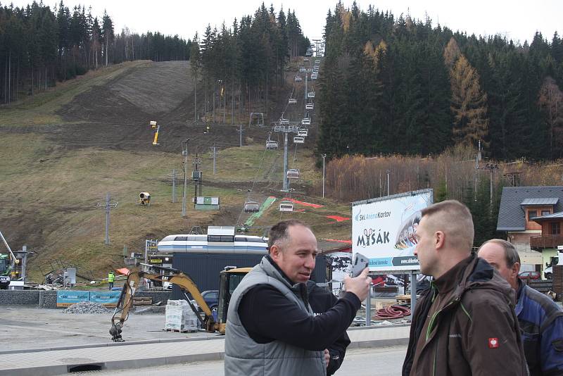 V zimním středisku Myšák v Karlově pod Pradědem jezdila poslední tři sezony dvousedačková lanovka. Letos tu bude mít premiéru čtyřsedačková lanovka s bublinou proti větru.