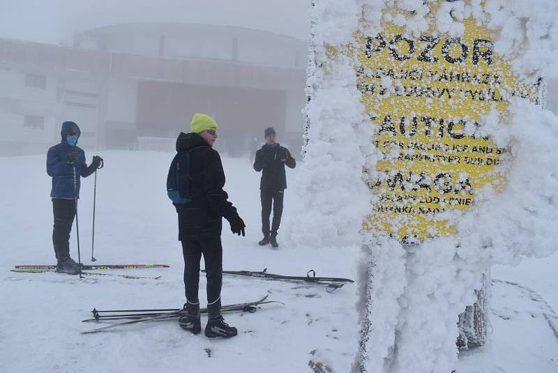 Díky mlze, vichřici, sněžení a zimě byl sobotní výlet na Praděd obohacený dobrodružnými zážitky. 29.1. 2022