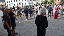 Fotograf a pedagog Jindřich Štreit ze Sovince představil svého talentovaného žáka fotografa Antonína Mikšíka ze sousední Paseky.