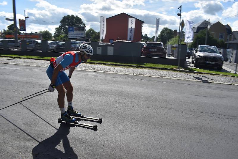 Milovníci kolečkových lyží vyrazili na čtyřicetikilometrový skimaraton, který má start i cíl v Rýmařově. 7.8.2022
