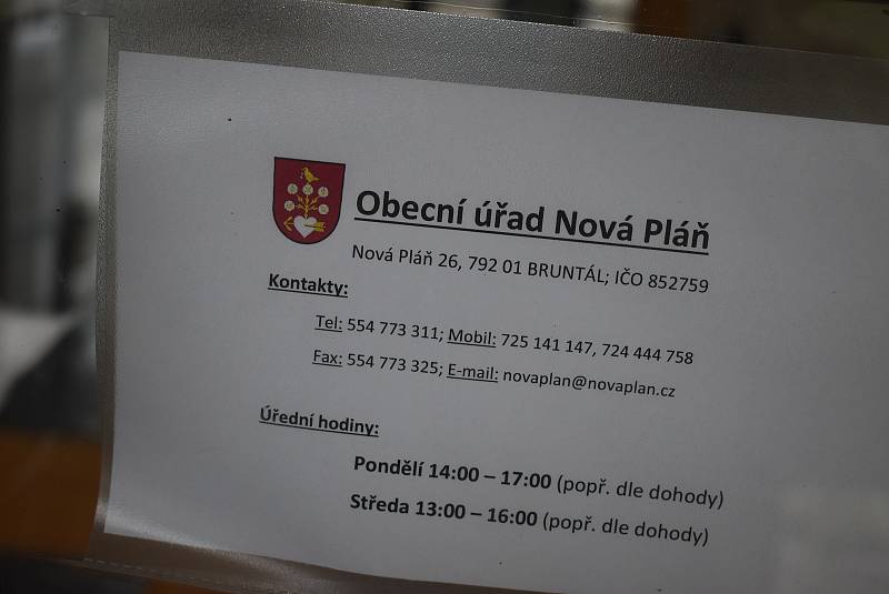 Před vybudováním Slezské Harty bývala Nová Pláň součástí Karlovce a pak Bruntálu. Dnes patří k nejmenším obcím v České republice.