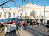 Zámek Jindřichov byl v prosinci dějištěm vánočních trhů i mikulášské zábavy. Dnes se zde odehraje loučení s rokem 2016, které zakončí ohňostroj.