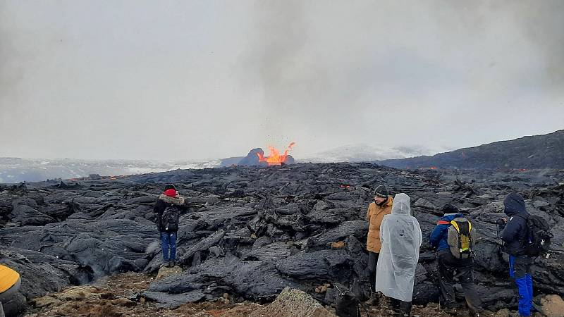 Edgar Kosař z Krnova kvůli koronaviru změnil plány a zůstal na Islandu. Díky tomu teď prožívá historický okamžik zrození nové sopky a turistického ruchu v úplné pustině.