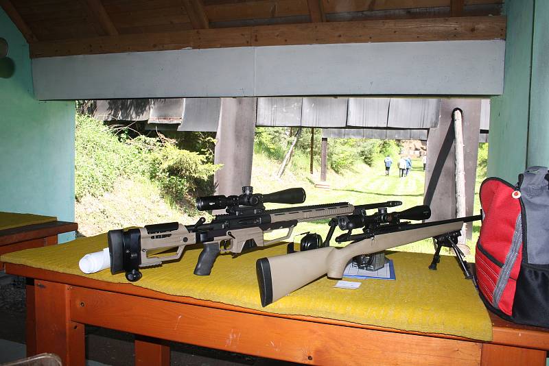 Přehlídku zbraní pro veřejnost v krnovské střelnici v roce 2019. Zájem tehdy vzbudilo střelivo 50 BMG, ke kterému se váže známý příběh kanadského snipera Roba Furlonga. Zasáhl s ním na 2430 metrů bojovníka Al-Káidy.