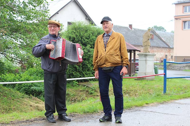 Prezident Miloš Zeman navštívil na Osoblažsku Slezské Pavlovice, kde se setkal s místními občany. Od nich dostal v druhém kole prezidentských voleb 89,41 procent hlasů. Doprovázel jej hejtman Moravskoslezského kraje Ivo Vondrák a starostka obce Slezské Pa