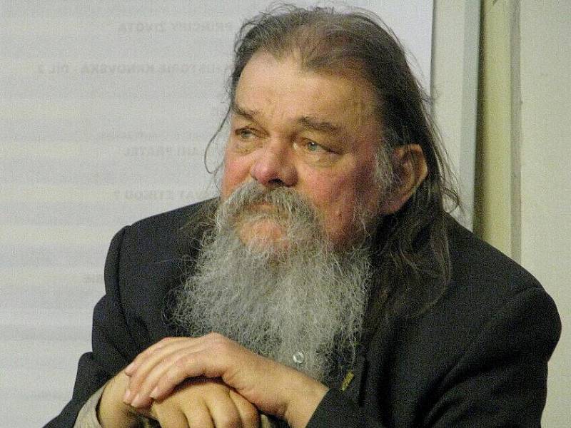 Mikuláš Rutkovský, 70 let, sochař, medailér, heraldik, malíř z Krnova.