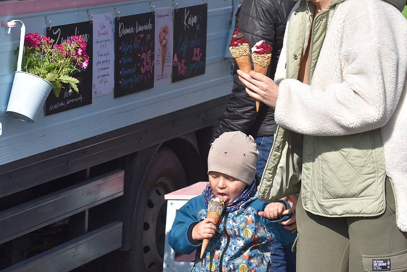 Zmrzlinový stánek Tess Gemelové z Lichnova oznámil, že bude točit zmrzlinu pro jižní Moravu.