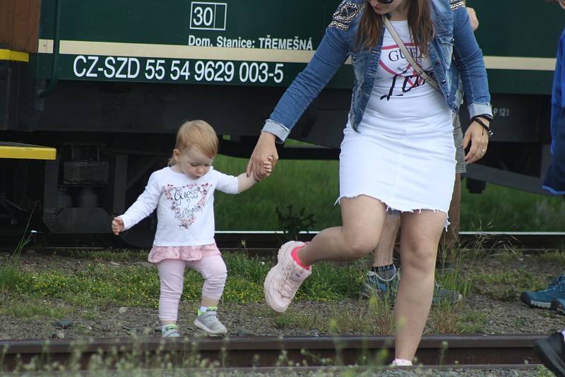 Mezinárodní den dětí připadl na sobotu 1. června. Jízda parním vlakem do Osoblahy s loupežníkem Hotzenplotzem bavila děti i rodiče.