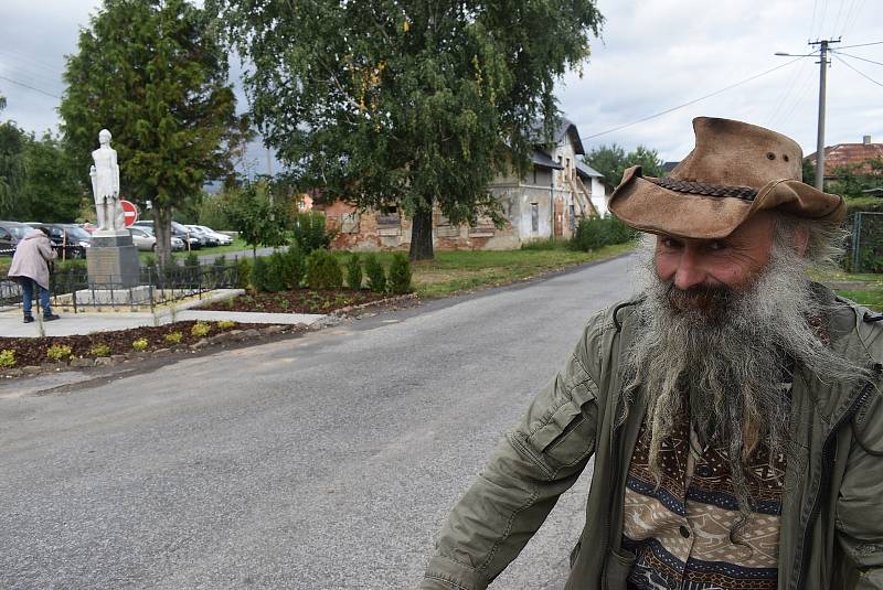 Hlinka přivítala návrat Rytíře. Dobrovolní hasiči připravili obřad žehnání praporu a oslavili 75 let od své jednotky. Vše uzavřela zábava Hlinka buduje, zpívá a tančí. Září 2021.