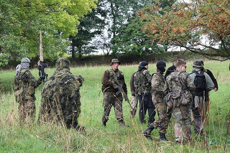 Na prostranstvích nad místní základní školou proběhlo pokračování military - airsoftové akce pod názvem Balkán. Rekonstrukce války se uskutečnila v sobotu 8. října 2011 a zúčastnilo se jí okolo pětatřiceti vojenských příznivců.