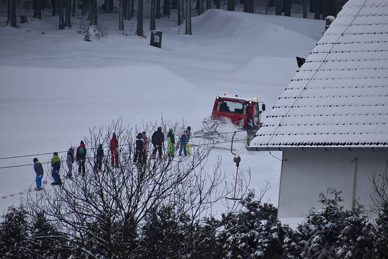 Ski areál Kopřivná v Jeseníkách hlásí výborné sněhové podmínky.  Únor 2021.