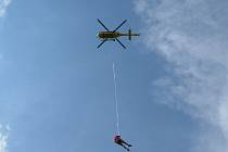 Zásah u turistky zraněné v údolí Bílé Opavy si vyžádal nasazení vrtulníku.