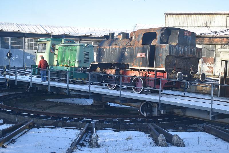 Zrezivělou parní lokomotivu 12. ledna 2022 převzala Lakovna ZEGA, která ji během pár měsíců  kompletně zrestauruje.