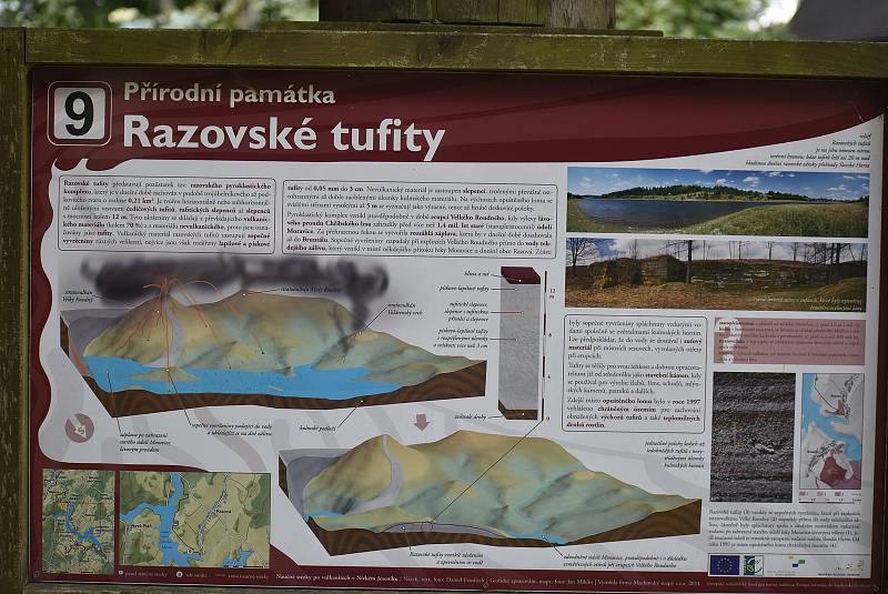 Razovské tufity je bývalý lom, ze kterého se stala chráněná přírodní památka.
