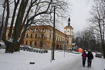 Velikonoční jarmark na zámku v Linhartovech měl letos zimní atmosféru.