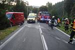 Dvě jednotky hasičů zasahovaly ve čtvrtek ráno v Holčovicích u dopravní nehody osobního automobilu a dodávky. Byly zraněny dvě osoby.